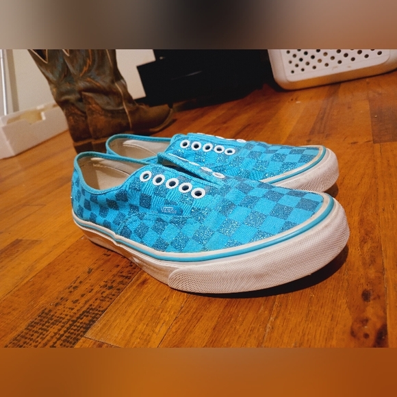Vans - Picture 2 of 7